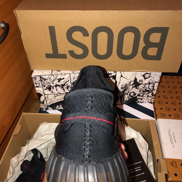 Yeezy 350 v2 - Picture 2 of 5